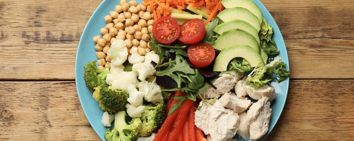Protein ve sebze içeren dengeli bir tabak