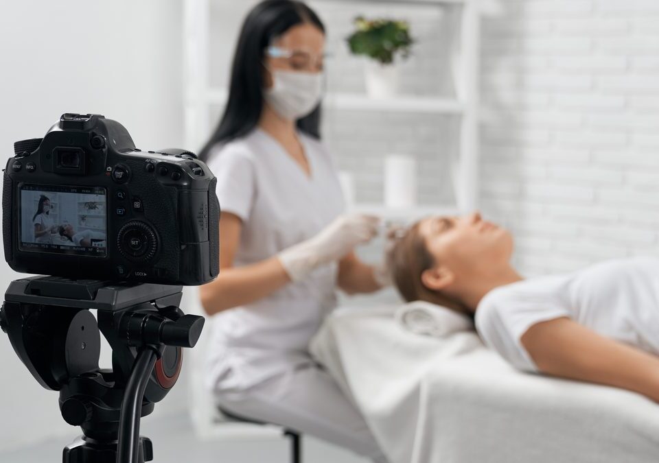 Klinikte muayene öncesi tıbbi fotoğraf çekimi