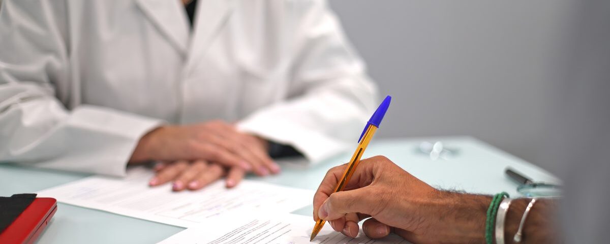 Klinikte bilgilendirilmiş onam formunun imzalanması